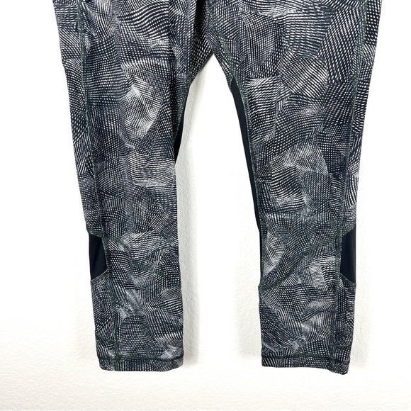 Lululemon Pace Rival HighRise Crop Velocity
Mesh Island Mist Black size 8 - Picture 4 of 6